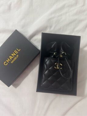 CHANEL Beauty VIP gift Quilted Leather Drawstring Mini Pouch with Gold Hardware